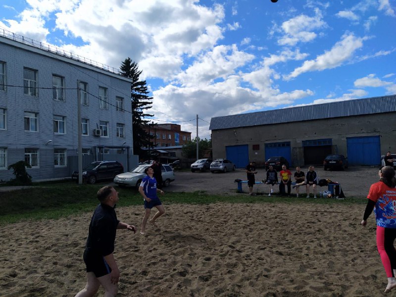🏐18-19 июня 2024 года на спортивной площадке за зданием районной Администрации прошли предварительные соревнования по пляжному волейболу в зачет летней городской спартакиады среди предприятий, организаций  и учреждений города..